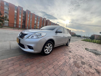 Nissan Versa modelo 2015