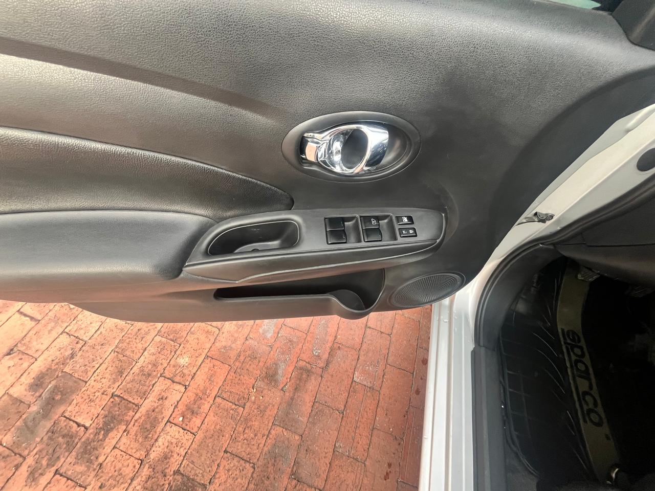 Nissan Versa modelo 2015