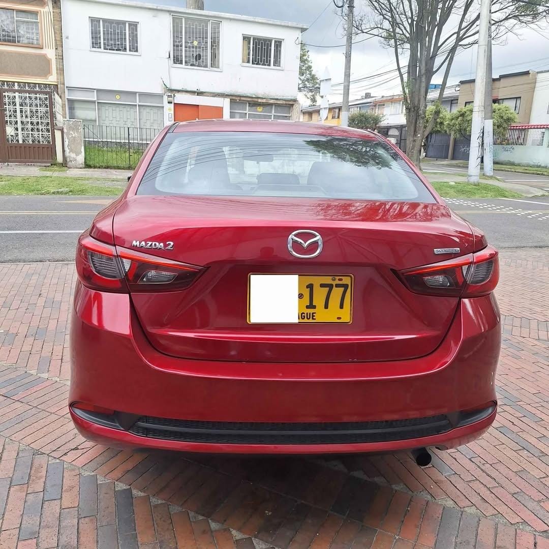 MAZDA 2 SEDAN TOURING AUTOMATICO 2021